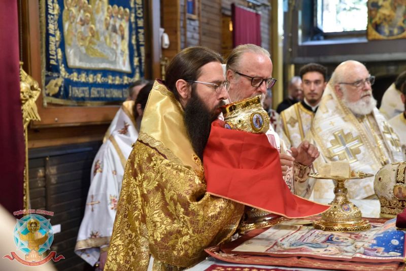 Сливенският митрополит Арсений участва в празничната патриаршеска св. Литургия в митрополитския храм “Св. Неделя” в София