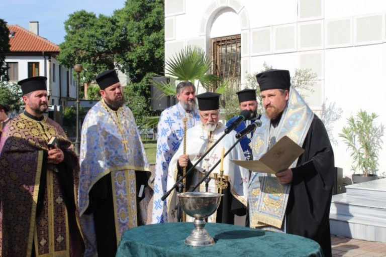 В Поморие тържествено бе открит XIX-я Международен фестивал за православна музика „Достойно есь"