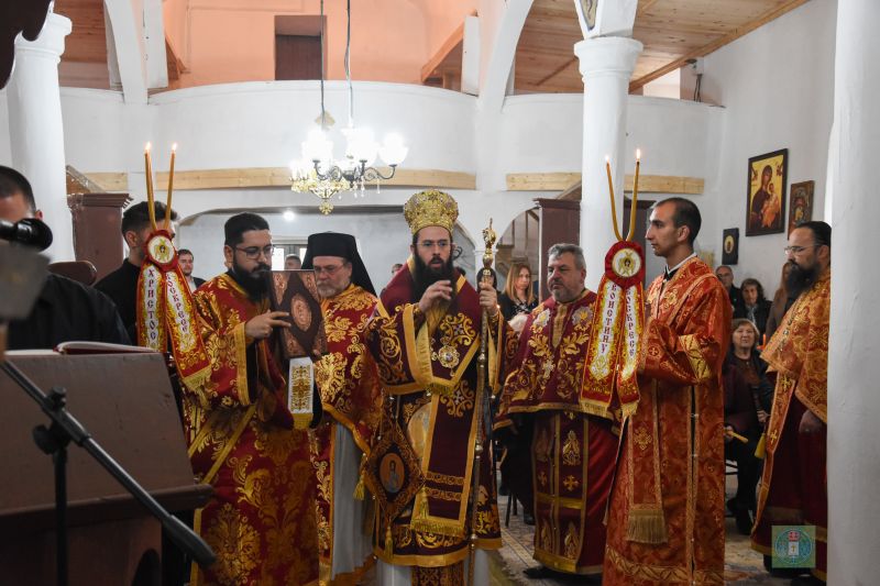 Обновление и архиерейска света Литургия в храм “Св. Йоан Рилски” в с. Полски Градец