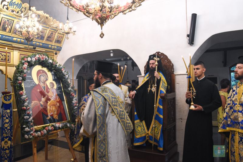 Архиерейска вечерня с Молебен канон на Пресвета Богородица в Поморийския манастир