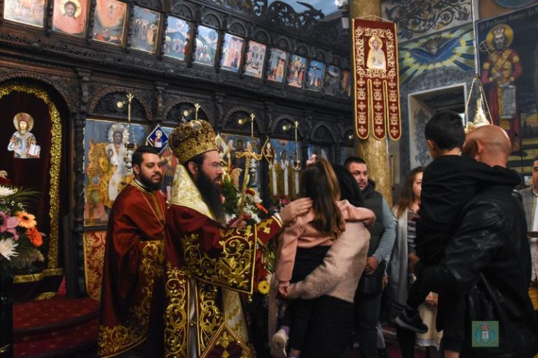 Митрополит Арсений с благословение и подкрепа за многодетни семейства в Сливен