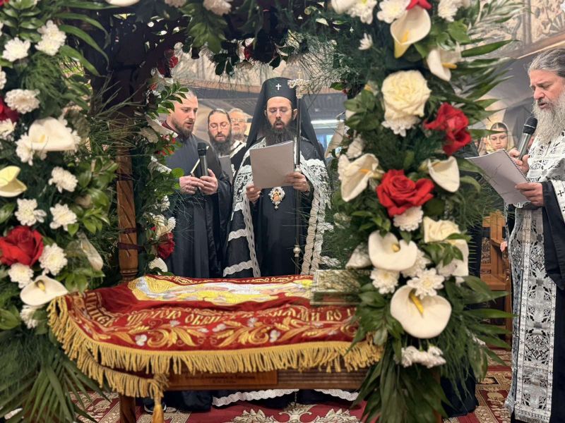Царски часове и архиерейска вечерня с изнасяне на Светата Плащаница в гр. Сливен