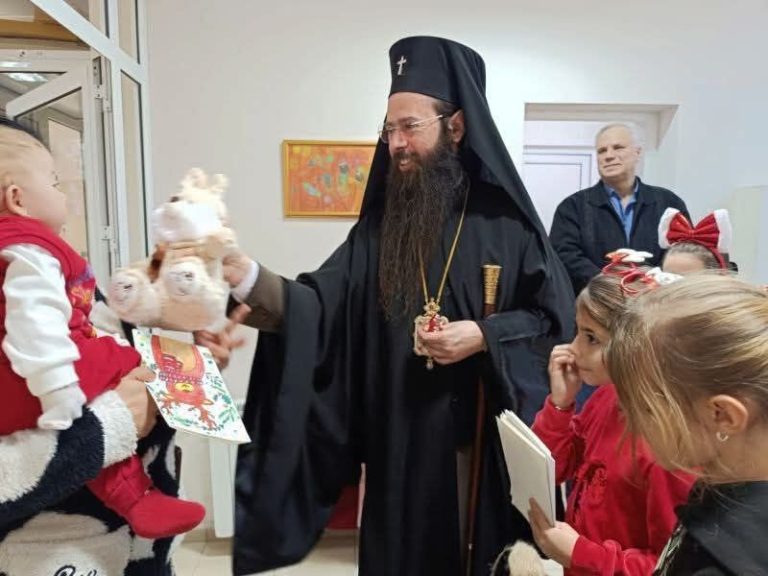 Сливенският митрополит Арсений посети Детското болнично отделение при МБАЛ “Д-р Иван Селимински” в гр. Сливен.