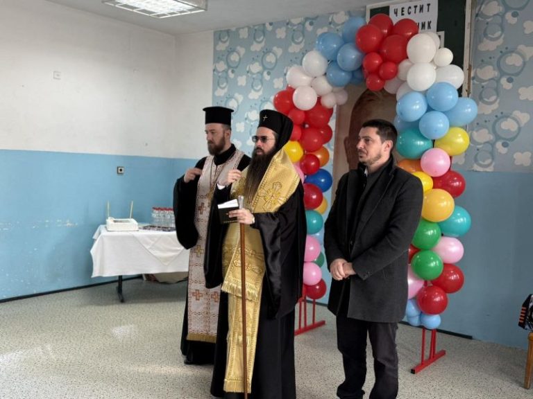Сливенският митрополит Арсений благослови децата от Центъра за специална образователна подкрепа „Д-р Власаки Шуманов“ – гр. Сливен