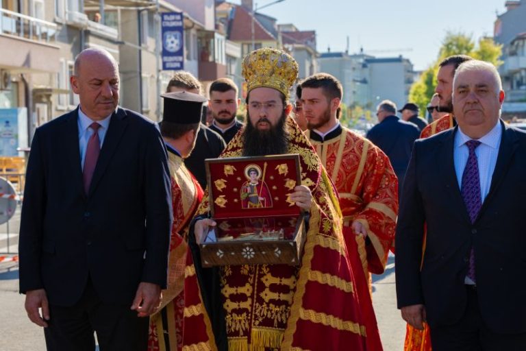Тържествено посрещане на мощите на св. вмчк Георги в Поморийския манастир