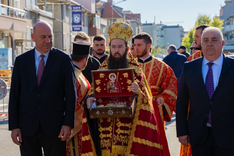 Тържествено посрещане на мощите на св. вмчк Георги в Поморийския манастир